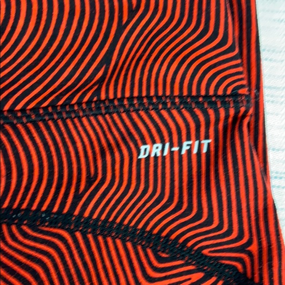 Nike DRI-FIT Yoga Running Crop Pants - Picture 4 of 7